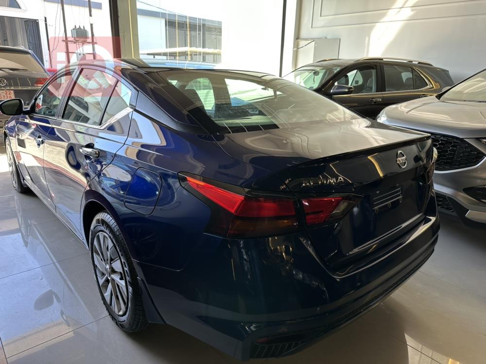 نيسان ألتيما